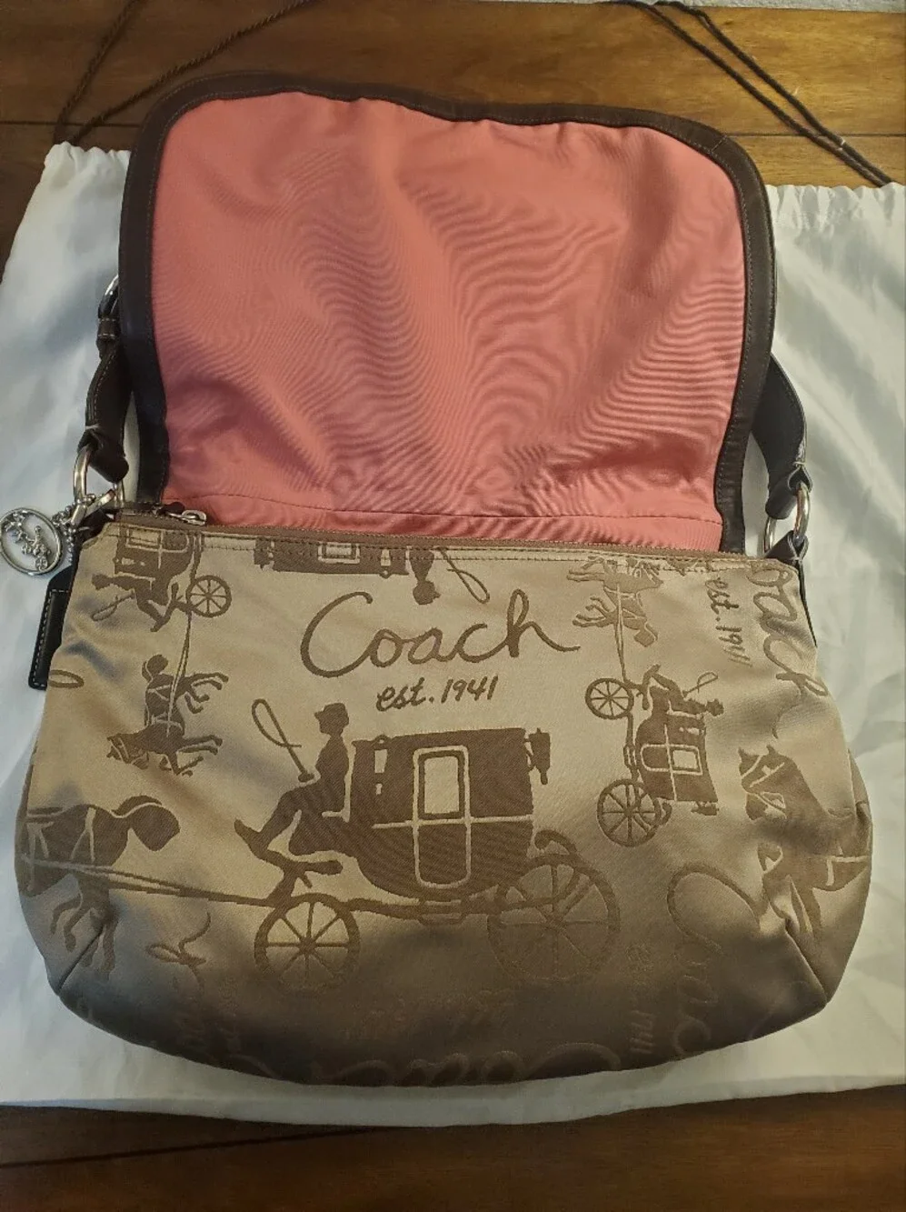 COACH VINTAGE HORSE & CARRIAGE FLAP SHOULDER BAG IN PERFECT LIKE NEW CONDITION!!